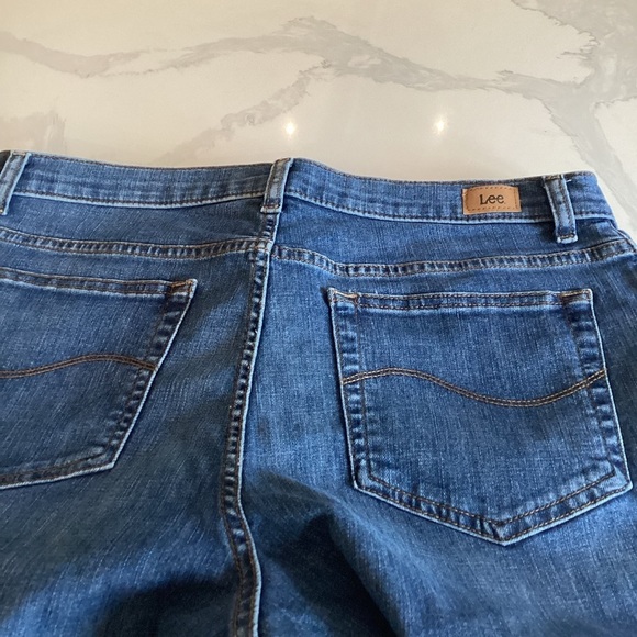 Lee Relaxed Fit Straight Leg Women’s Jeans - Picture 4 of 5